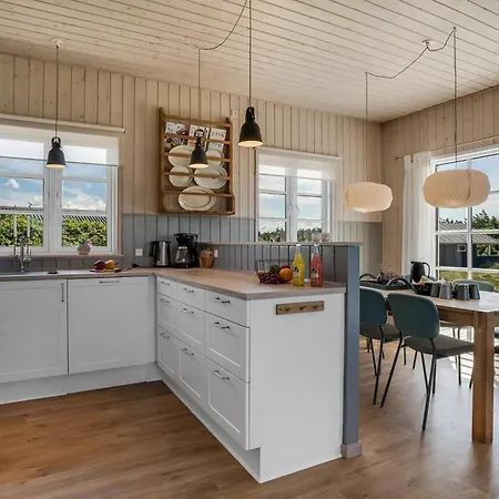 Feriehus Beautiful Wooden House In Lovely Vrist Sj666